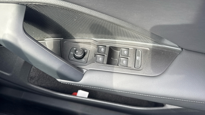 Volkswagen Tiguan 1.5 eTSI Life 5dr DSG Petrol Estate